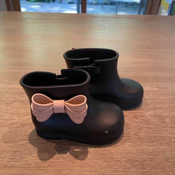 Mini Melissa Other - Mini Melissa rain boots w/ pink bows, GUC